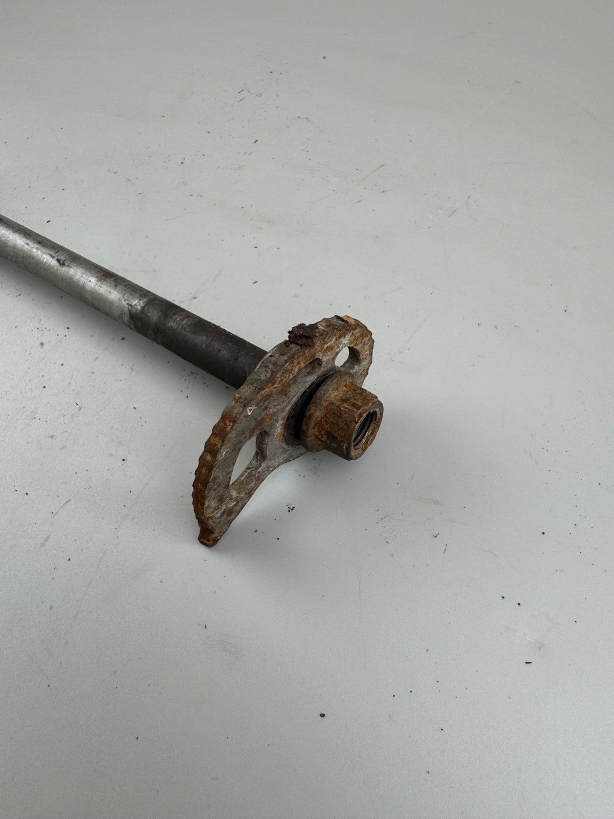 Suzuki DR 125 SF44A Steckachse Hinten Achse Kettenspanner Bolzen Hinterradachse