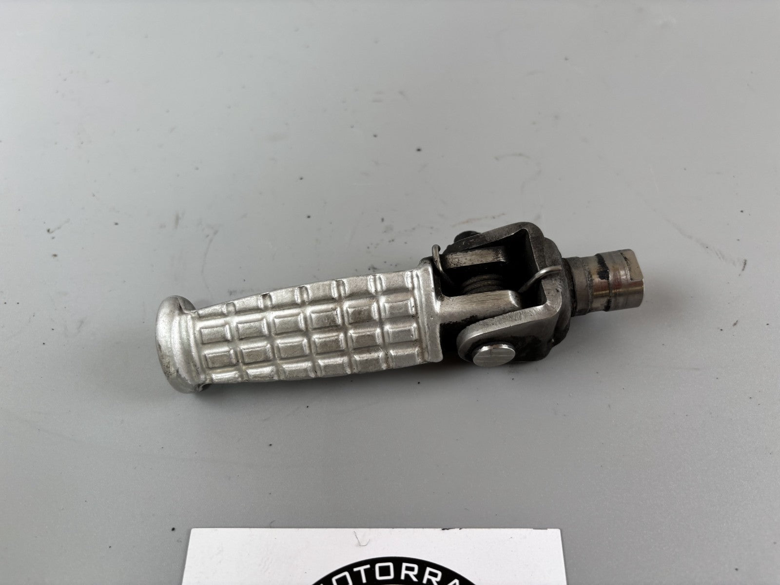 Triumph Daytona 955 T 595 Fußraste Foot Hangers frontrechts right  vorne front