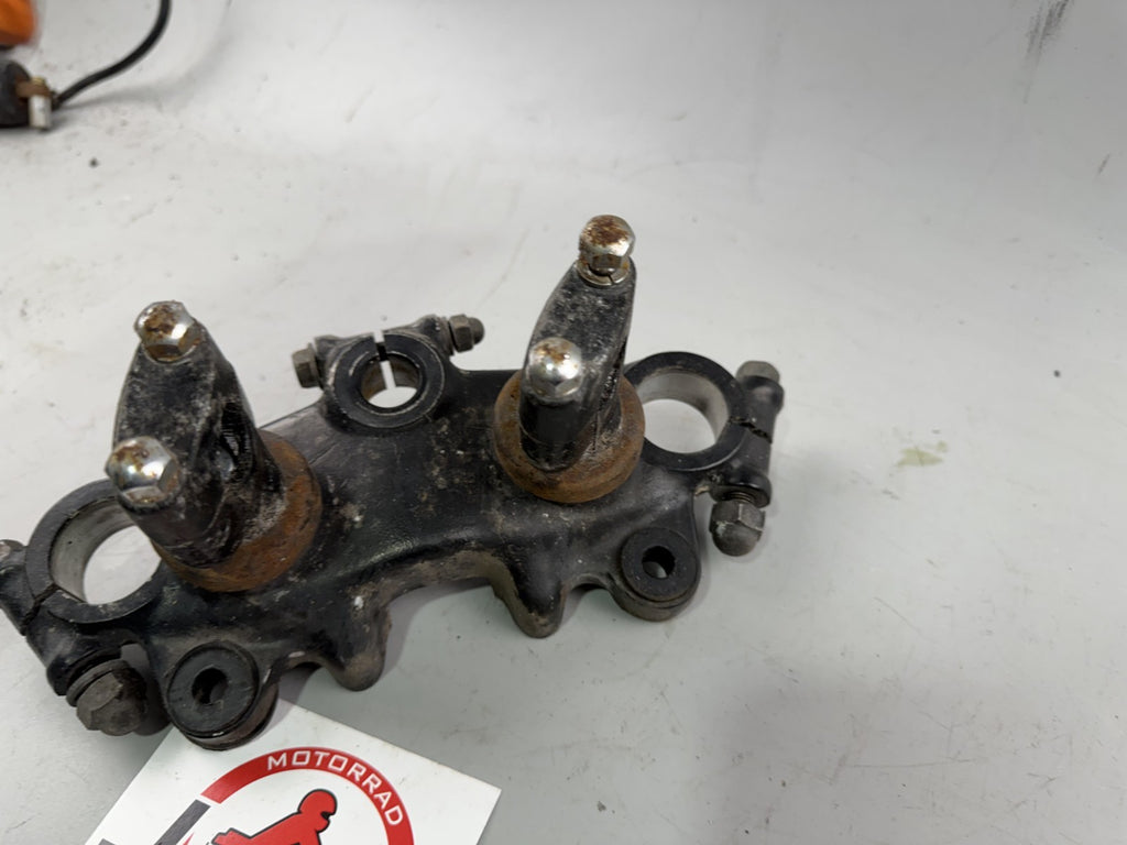 Suzuki GN250 NJ42A Gabelbrücke Bridge Verbindung Lenker Aufnahme