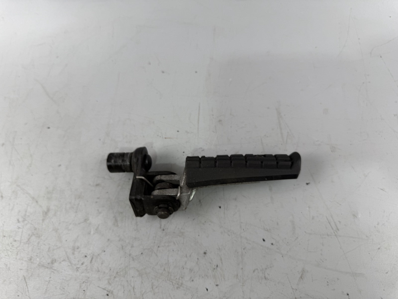 Kawasaki Z 750 GT KZ750P Fußraste Foot Step Hanger links left