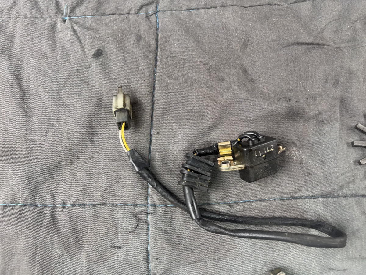 Honda CBR 1000F SC24 Zündgeber Pick-Up Rotor Motor Engine