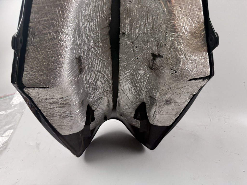 Triumph Speed Triple 900 T300B Tank Benzintank Kraftstoff Fuel Gas Gasoline