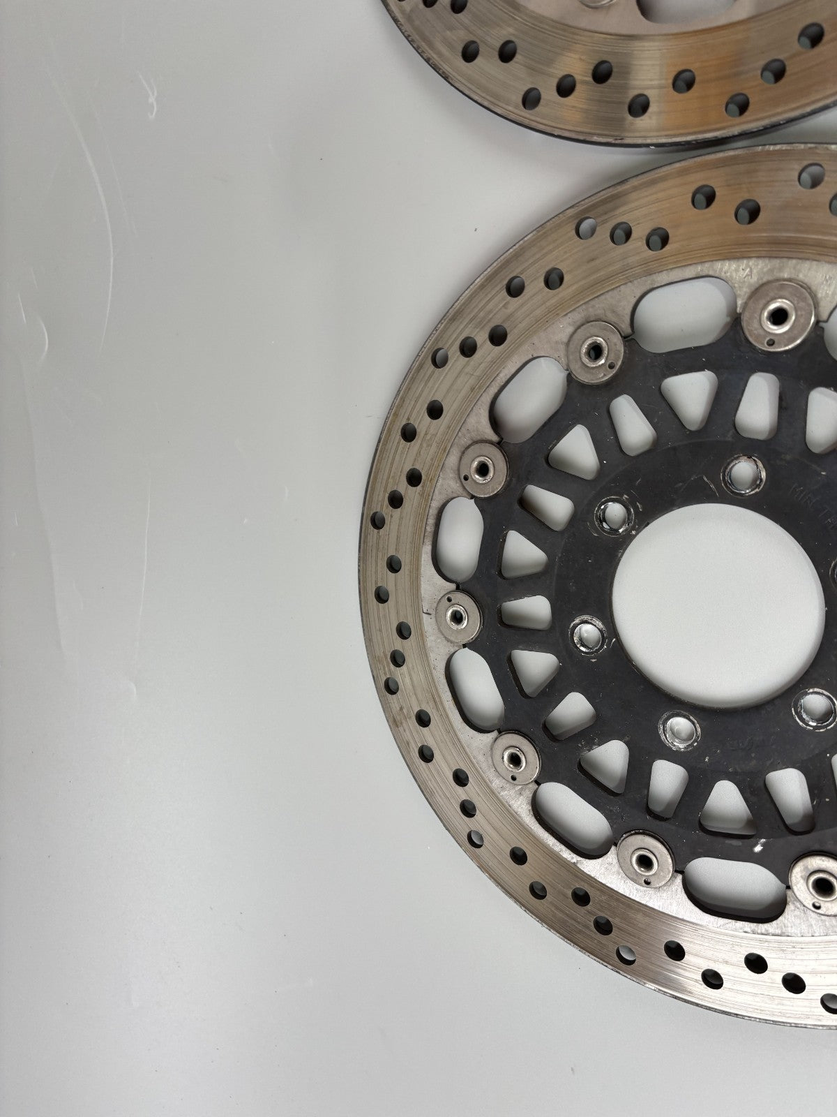 Triumph Daytona 955 T 595 Bremsscheibe Brakedisc Bremsscheiben front vorne 4MM