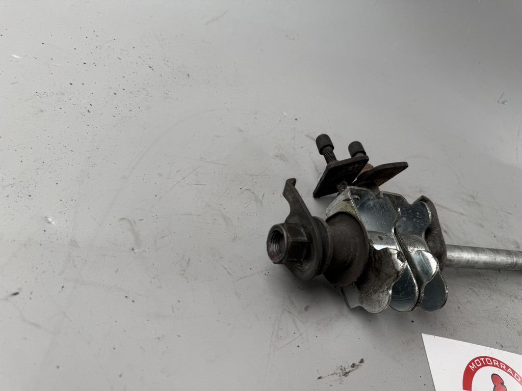 Suzuki GS 500 E GM 51 B Achse Steckachse Hinterradachse Kettenspanner