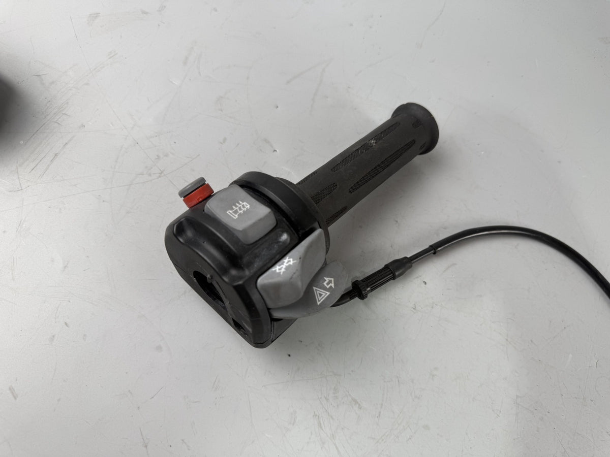 BMW K 1200 S K40 Lenkerschalter Lenkerarmatur Gasgriff rechts right Handlebar
