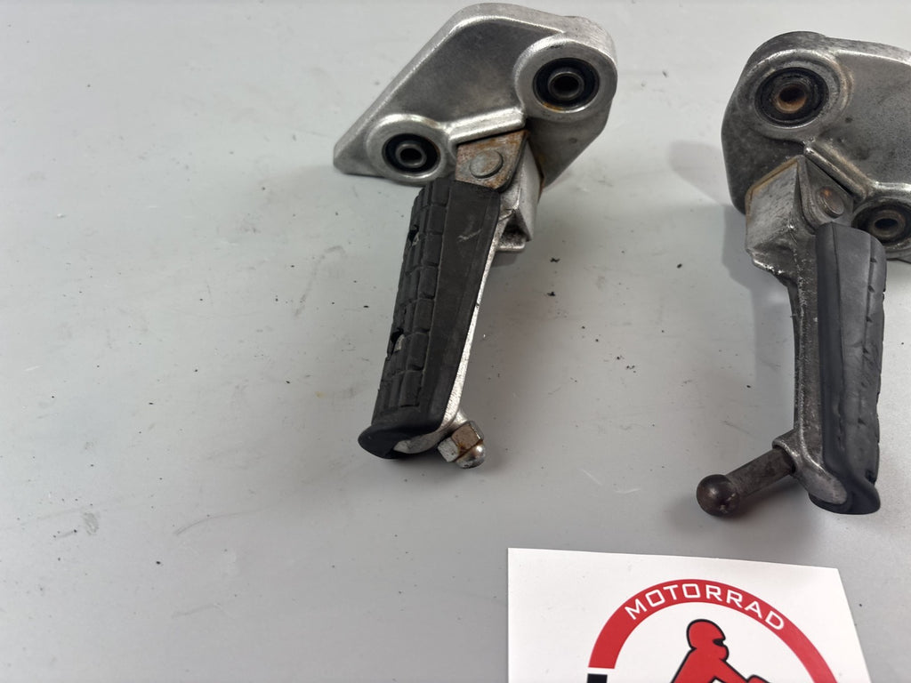 Yamaha TDM 850 3VD Fußrasten vorne front Foot Steps Hangers