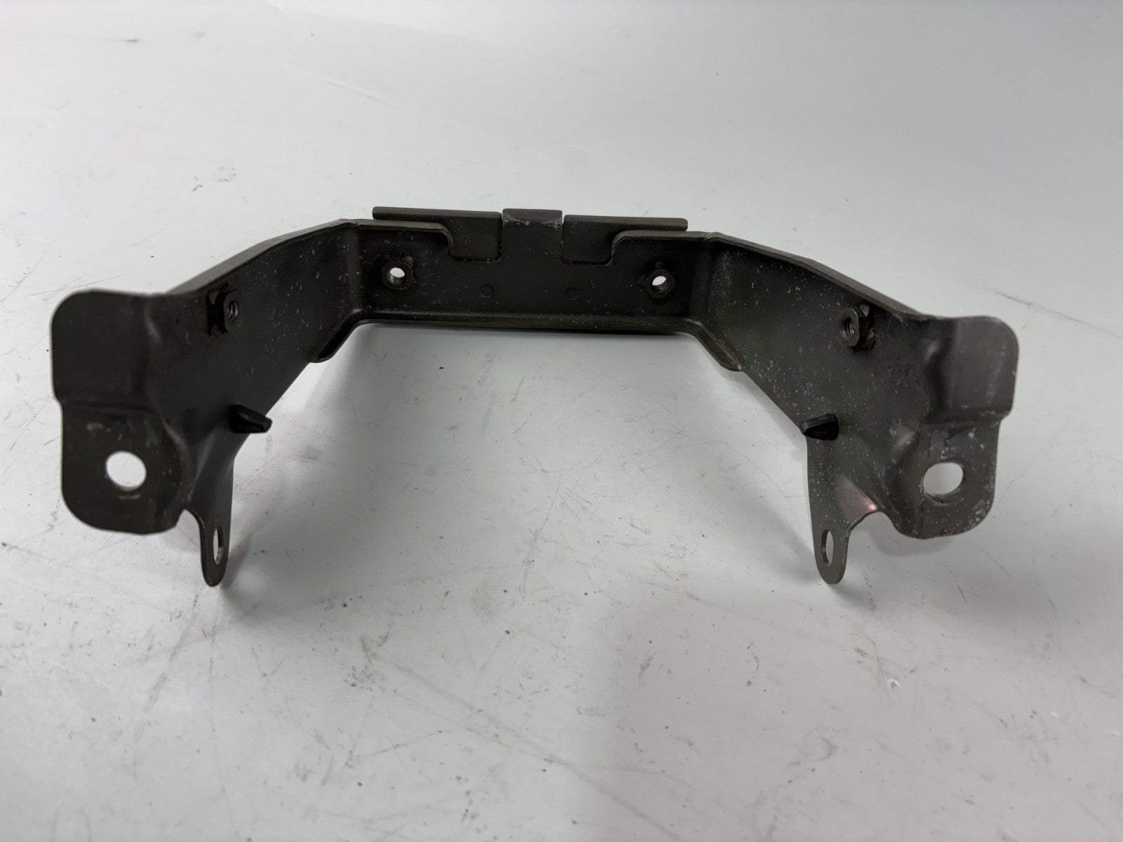 Suzuki GSX 750 F AK11 Halterung Tankhalter Halter Kraftstofftank Befestigung