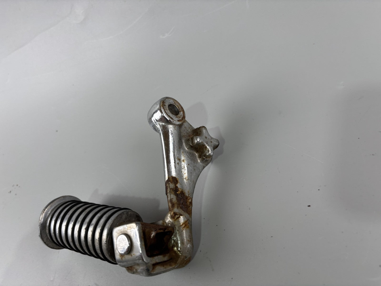 Honda CX500 C PC01 Güllepumpe Fußraste Foot Hangers vorne front links left
