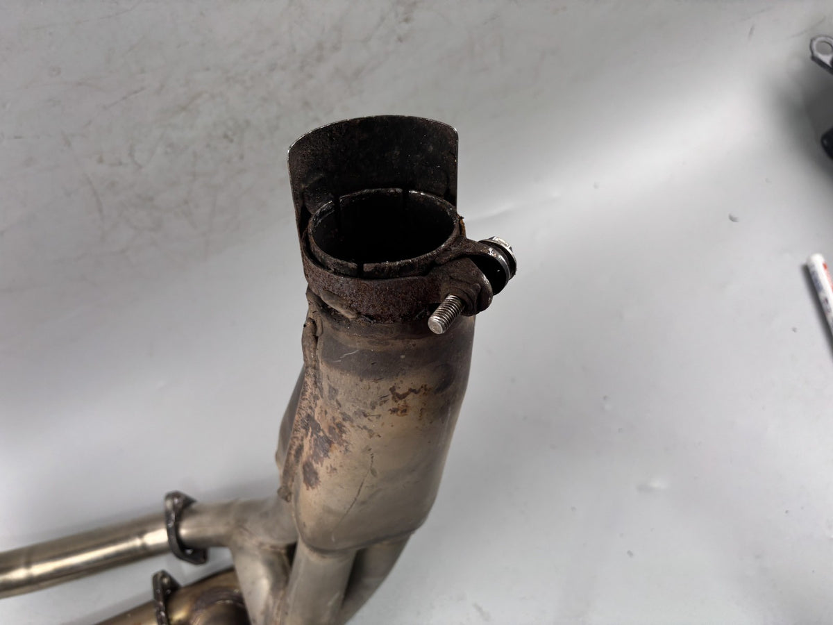 Suzuki GSF600 GN77B Krümmer Exhaust Manifold Auspuff