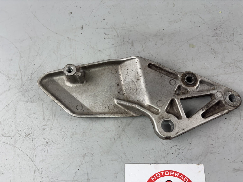 Suzuki RF 600 R GN76A Fußrastenhalteplatte Foot Step Holder Halterung links left