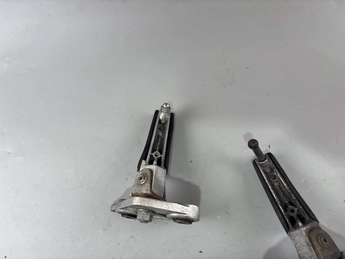 Yamaha TDM 850 3VD Fußrasten vorne front Foot Steps Hangers