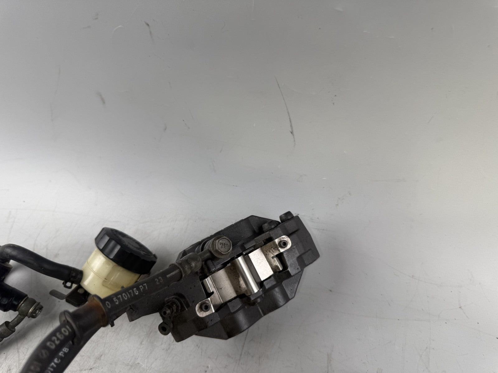 Suzuki GSX-R 600 SRAD AD 97-00 Bremsanlage vorne front Sattel Pumpe Brake