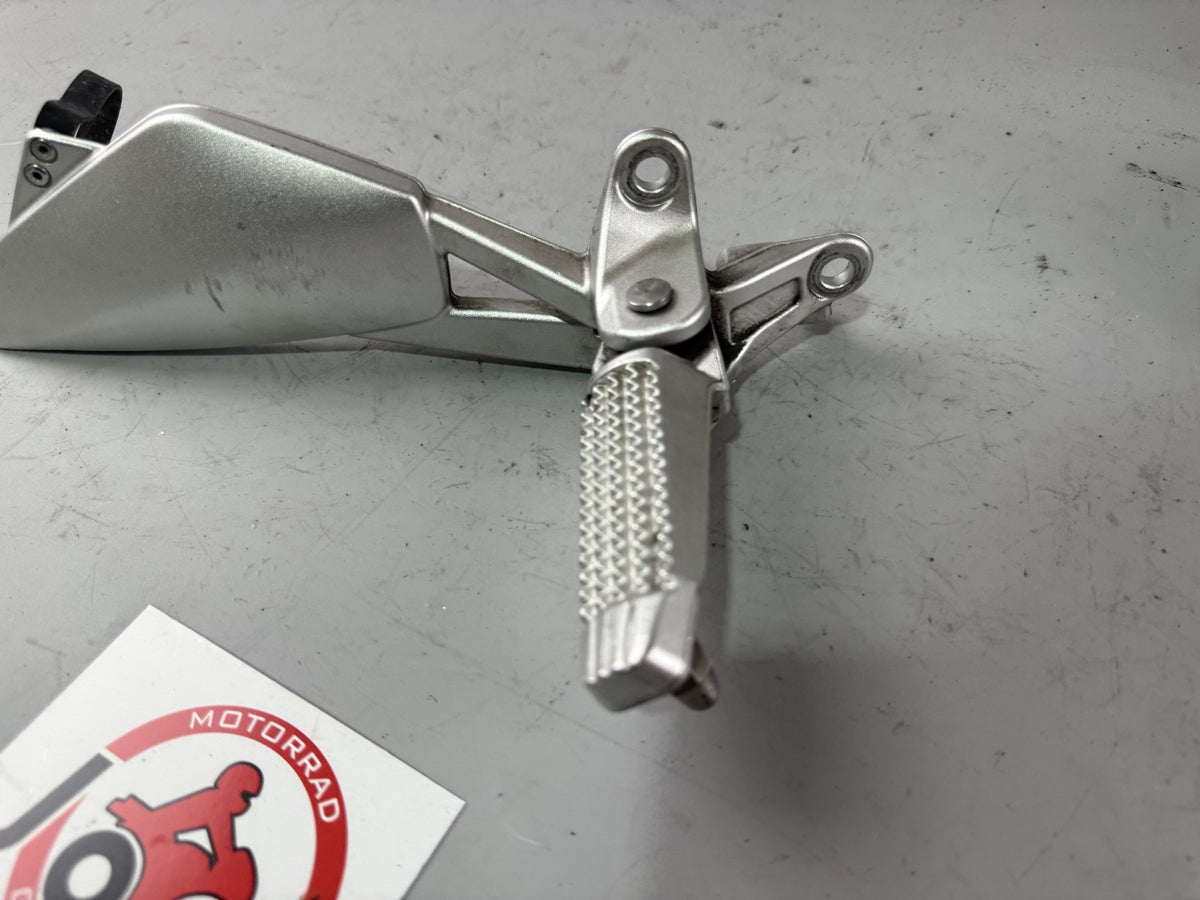 BMW K 1200 S K40 Fußraste vorn rechts Foot Step Hangers Fußrastenanlage right