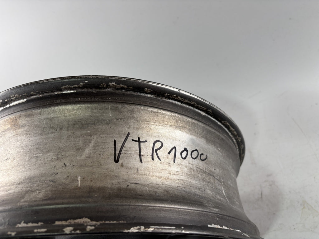 Honda VTR1000 F SC36 Firestorm Hinterradfelge Felge Rim Rad hinten back Reifen