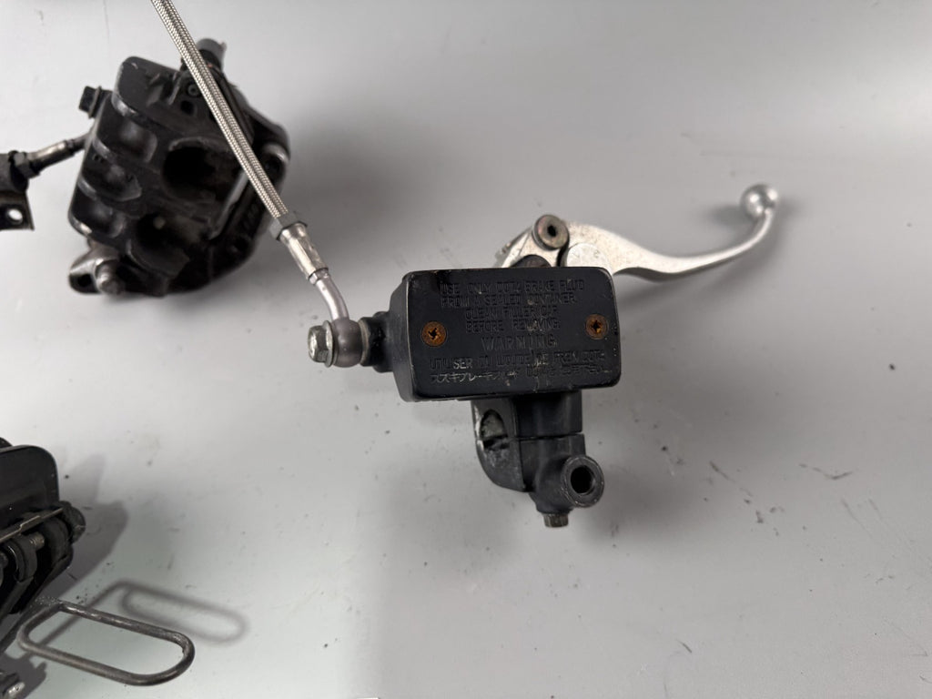 Suzuki GSF600 GN77B Bandit Bremsanlage Brake Bremse front vorne Sattel Pumpe