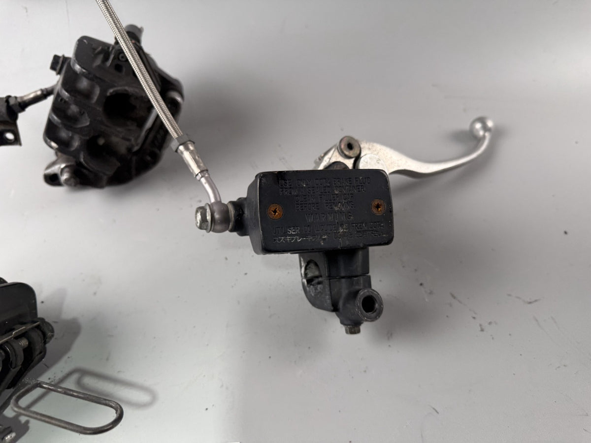 Suzuki GSF600 GN77B Bandit Bremsanlage Brake Bremse front vorne Sattel Pumpe