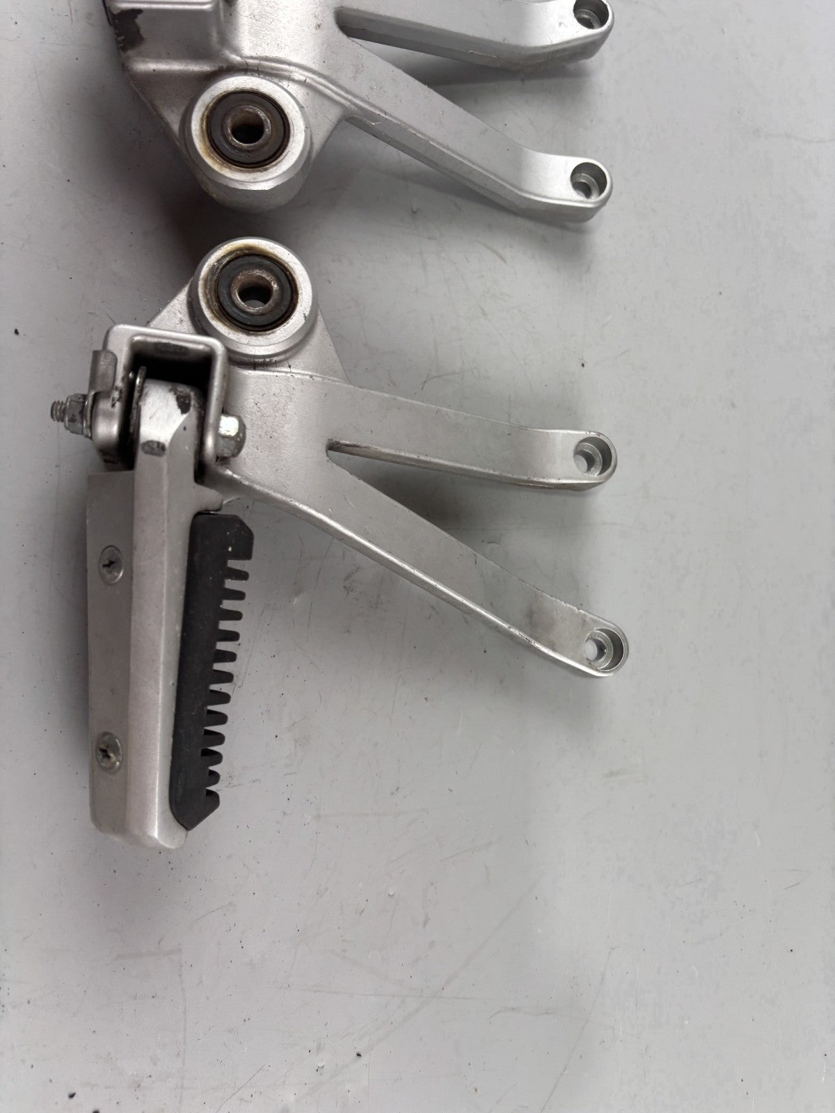Suzuki VX 800 VS51B Soziusfußrasten Beifahrer Fußraste Step Hangers Foot