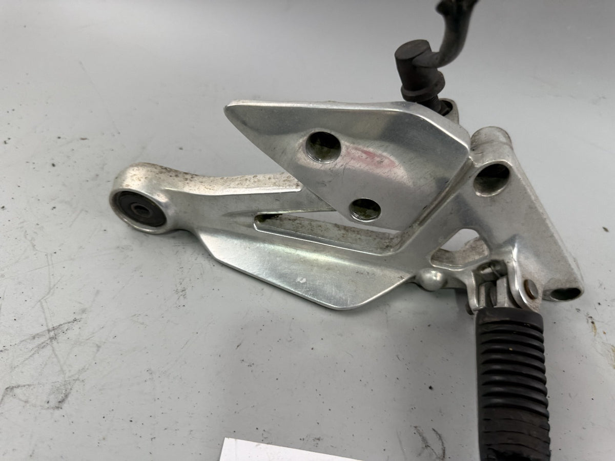 Yamaha XJ600 Diversion 4BR 4LX Fußrastenanlage Fußraste Hangers Foot rechts righ