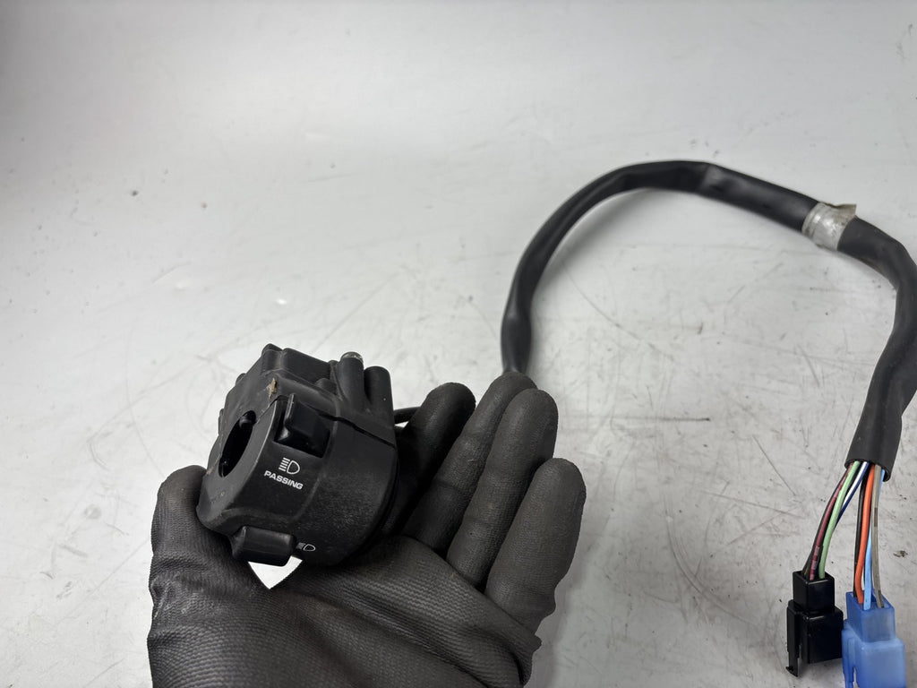Honda CBF 600 S PC38 Lenkerschalter links left Switch Electric Turn Horn