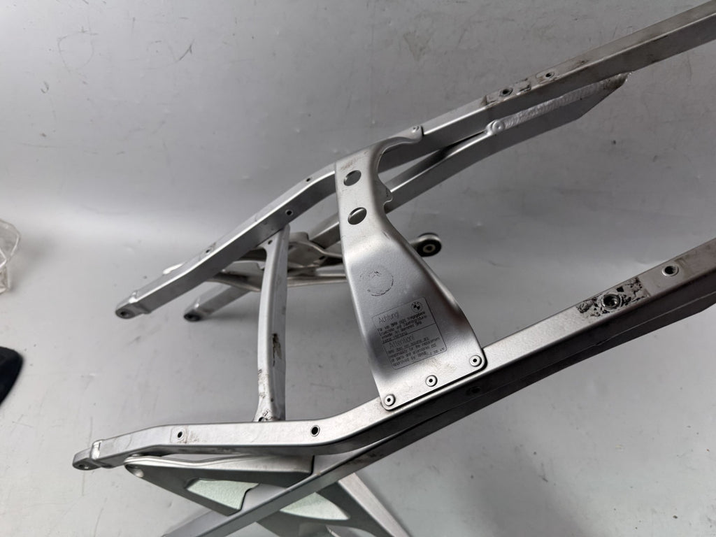 BMW K 1200 S K40 Heckrahmen Frame Verbindung Sozius hinten back Fußrasten