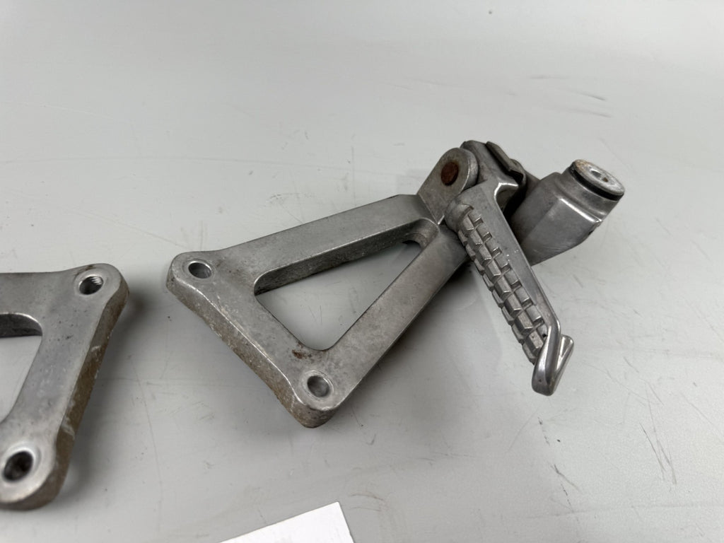 Kawasaki ZR-7 ZR750F Soziusfußrasten Foot Steps Hangers Fußraste rechts links