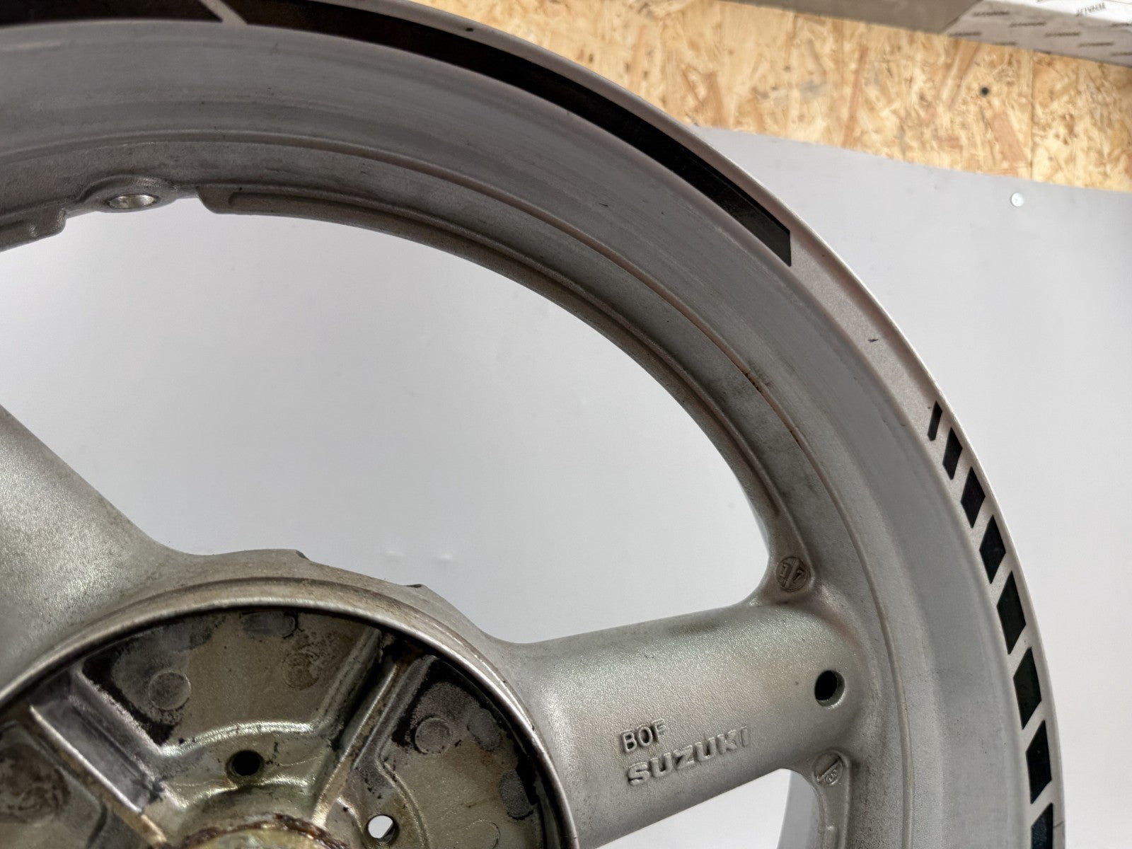 Suzuki SV650 S AV Hinterradfelge Rim back hinten Rad