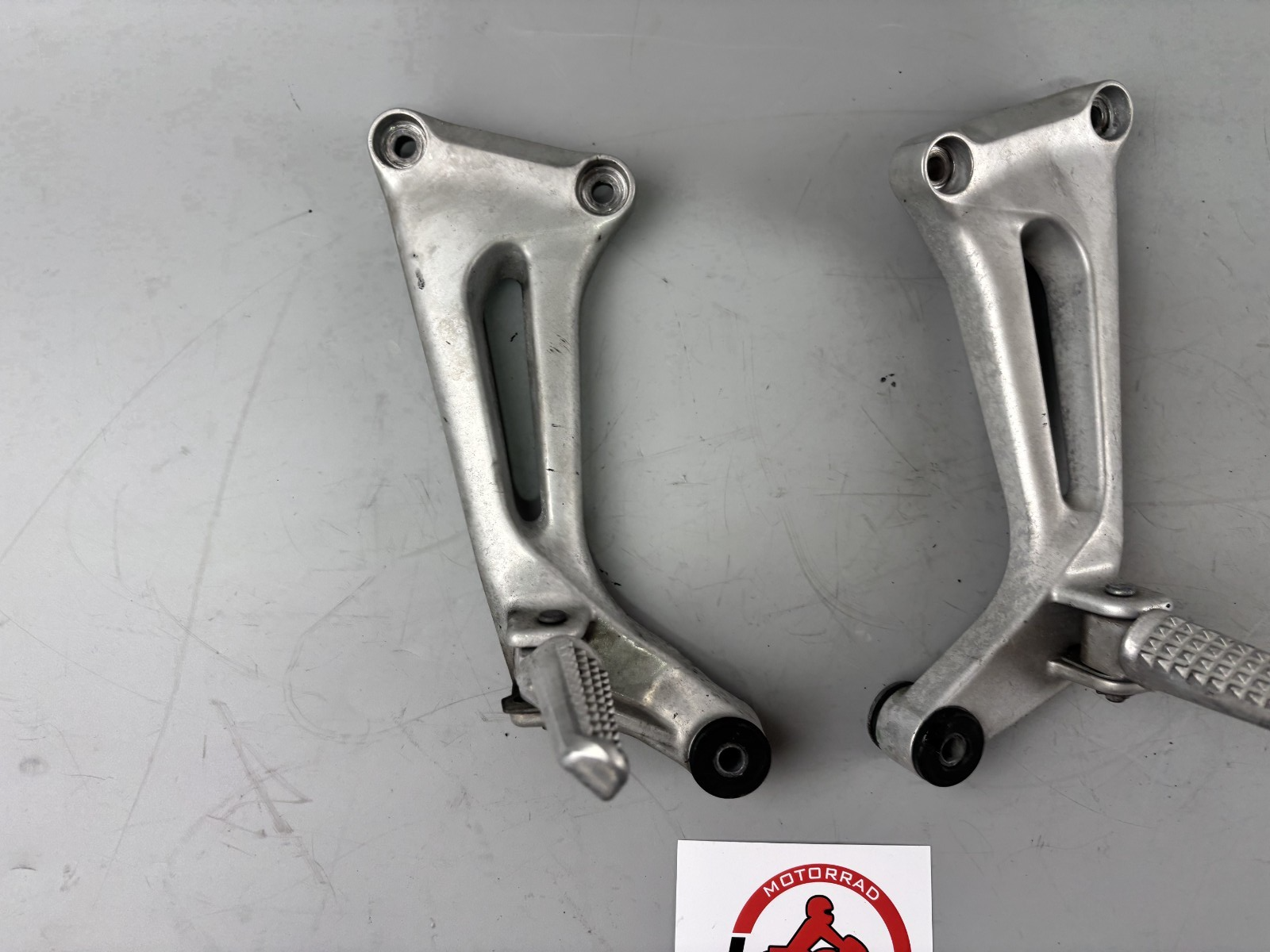Honda VTR1000 F SC36 Firestorm Soziusfußrasten back hinten Beifahrer Fußraste