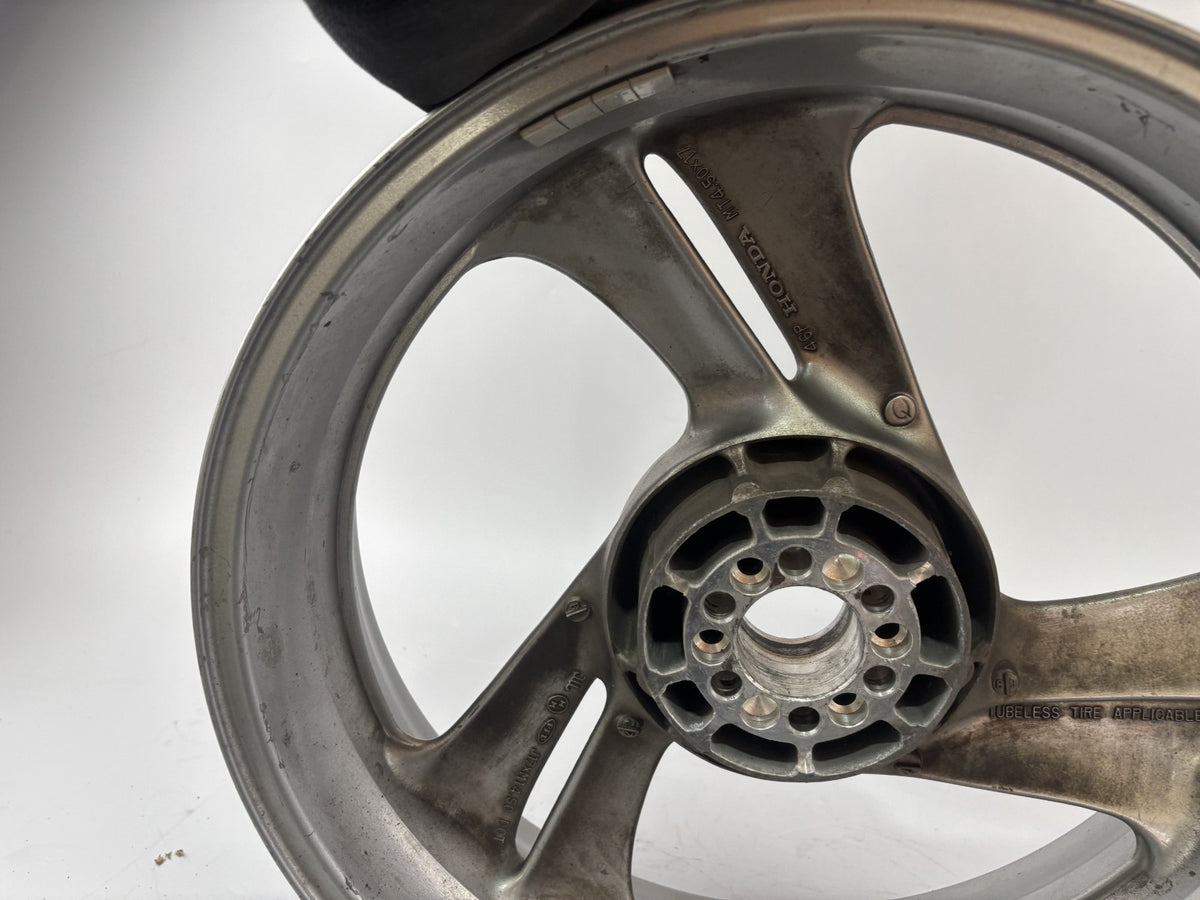 Honda NTV650 revere RC33 Vorderradfelge Felge Rim Rad vorne front Reifen Rad