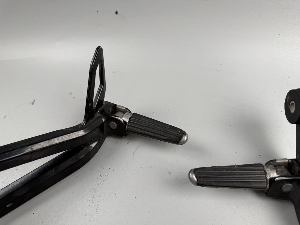 Suzuki GSX 750 AE Inazuma Achse Soziusfußrasten Steps Hangers Beifahrer
