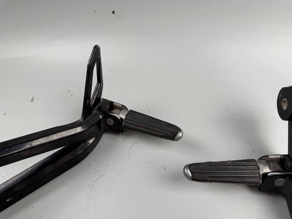 Suzuki GSX 750 AE Inazuma Achse Soziusfußrasten Steps Hangers Beifahrer