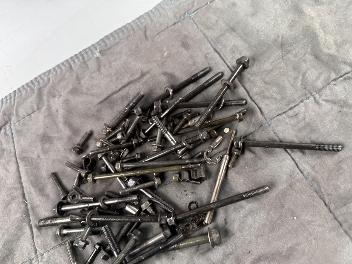 Yamaha XJR1200 4PU Schrauben Screws Reste Motor Engine