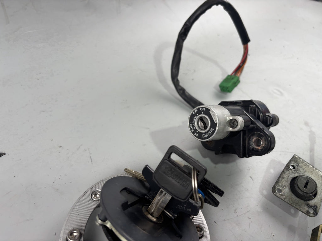 Suzuki GSX 1200 A3 Inazuma Schlosssatz Key Lock Sitzbankschloss tankschloss