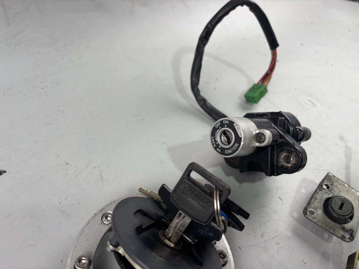 Suzuki GSX 1200 A3 Inazuma Schlosssatz Key Lock Sitzbankschloss tankschloss