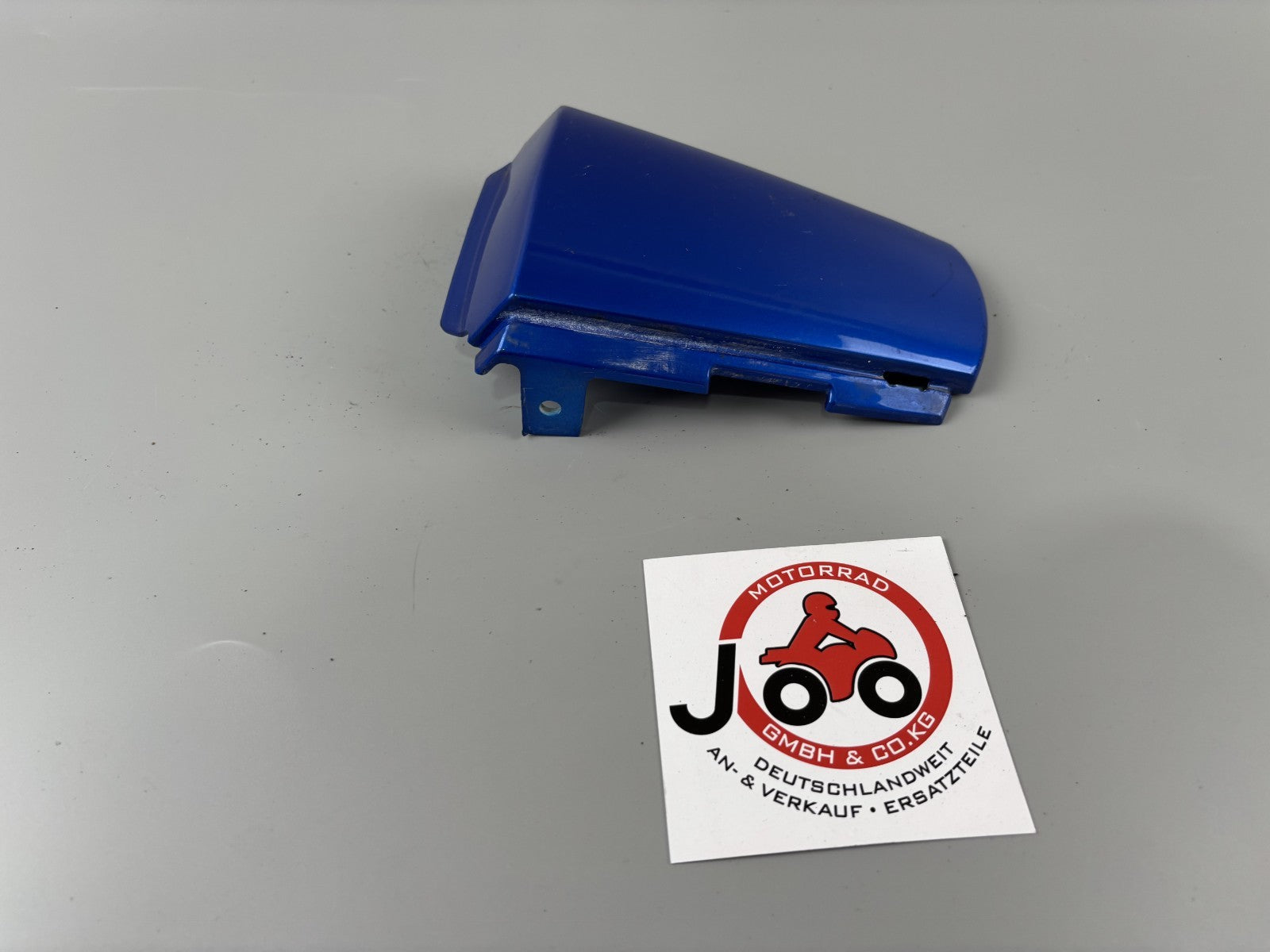 Triumph Daytona 955i T595 N 2002 Verkleidung mitte hinten Cover Abdeckung Deckel