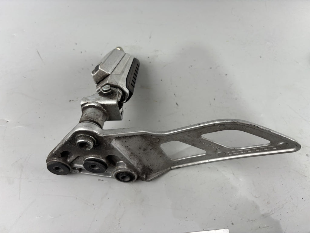 Suzuki GSX 650 F FA WVCJ Fußrastenanlage Fußraste Halterung Foot Step links left