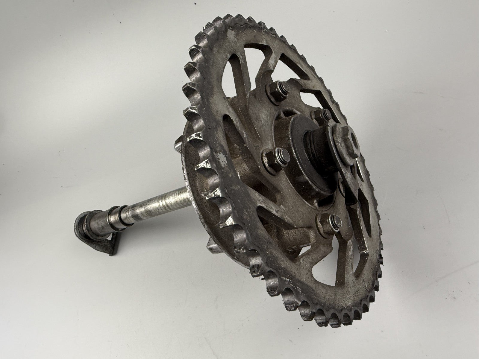 Suzuki GSF600 GN77B Kettenrad Achse Hinterrad back Aufnahme