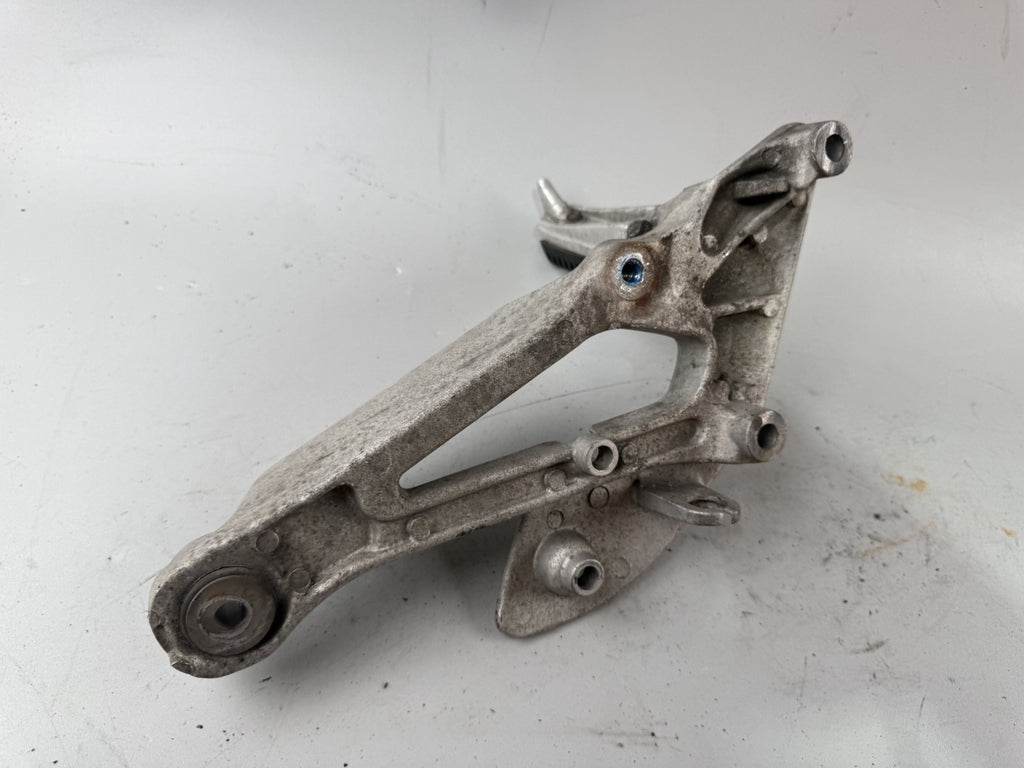 Yamaha XJ 600 Diversion 4BR 4LX Fußrastenanlage Fußraste Hangers Foot rechts