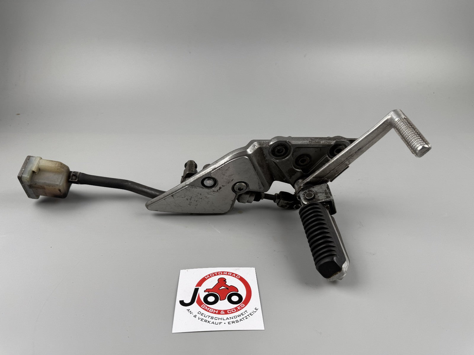 Suzuki GSF600 GN77B Bremspedal Bremspumpe Fußraste rechts right Behälter Brake