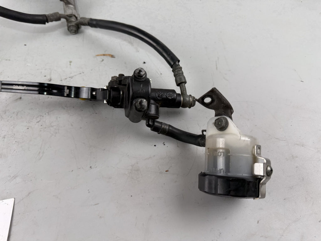 Suzuki SV650 S AV Bremsanlage Bremse Brake front vorne Bremssattel Bremspumpe