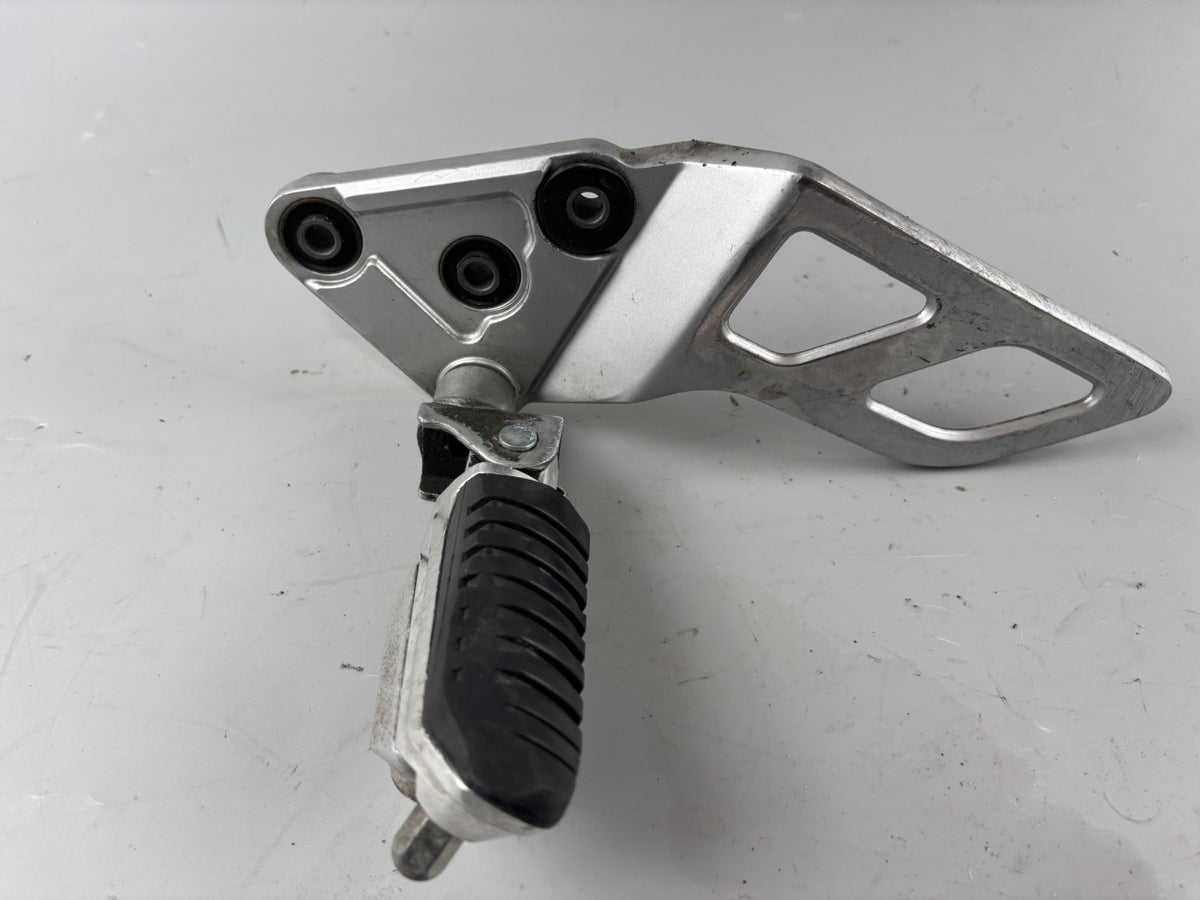 Suzuki GSX 650 F FA WVCJ Fußrastenanlage Fußraste Halterung Foot Step links left