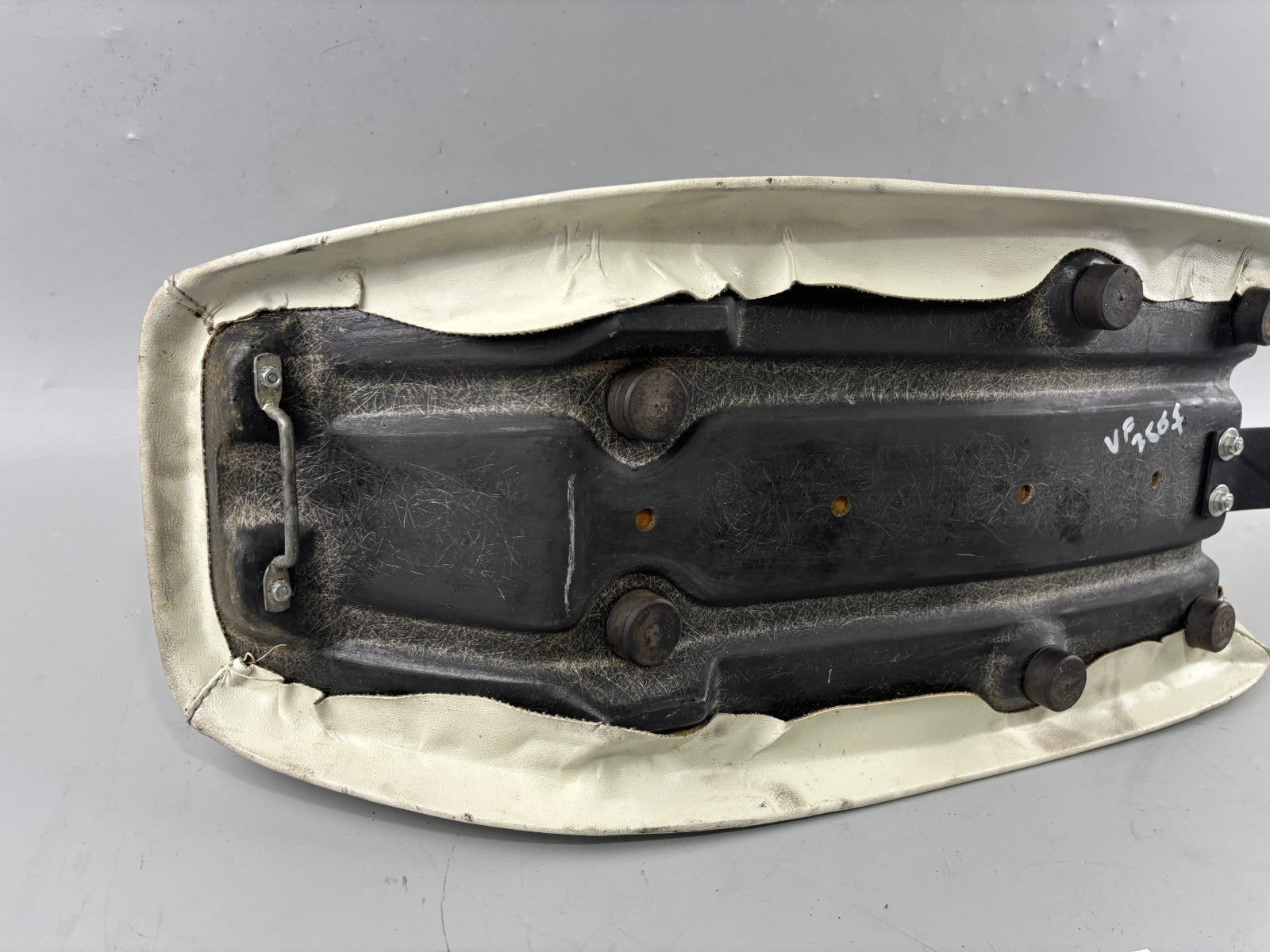 Honda VF 750 F RC15 Sitzbank Seat Sitz Sitzkissen Giuliari Weiß