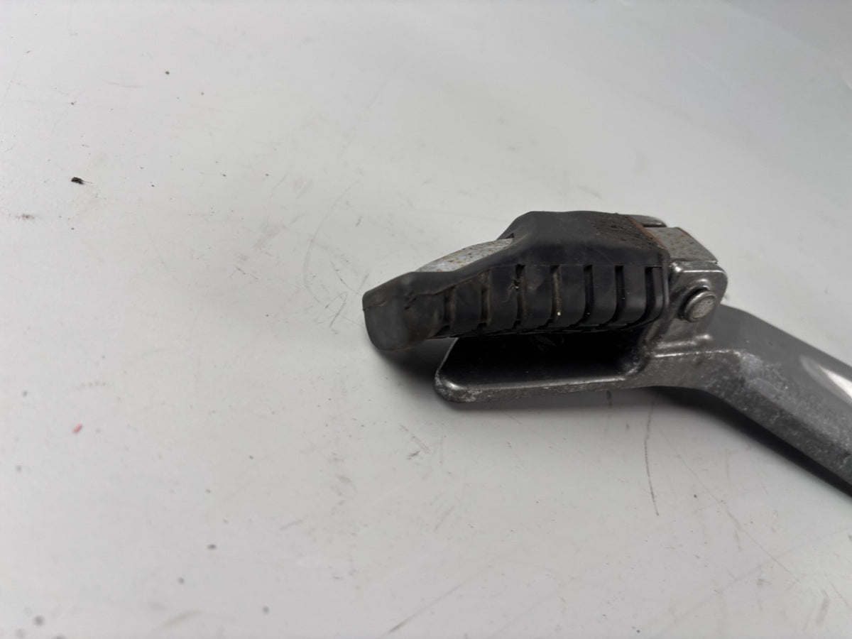 Kawasaki ER 5 EX500A Fußrastenanlage Fußraste Step Hangers Halteplatte links