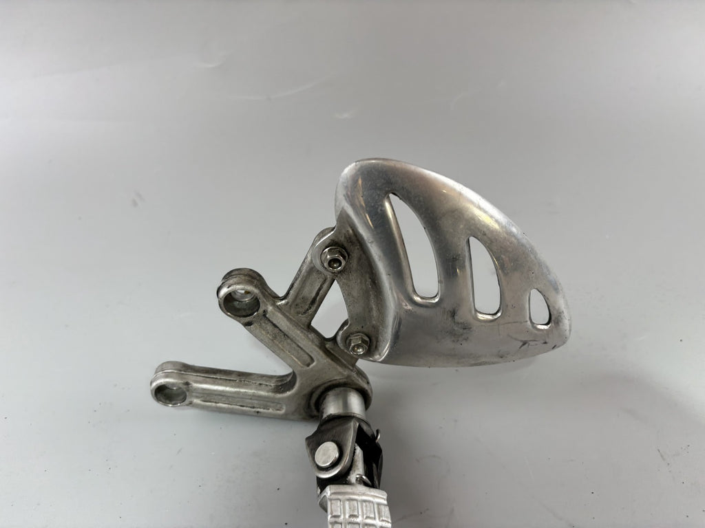 Triumph Daytona 955 T 595 Fußraste Foot Hangers front links left vorne front