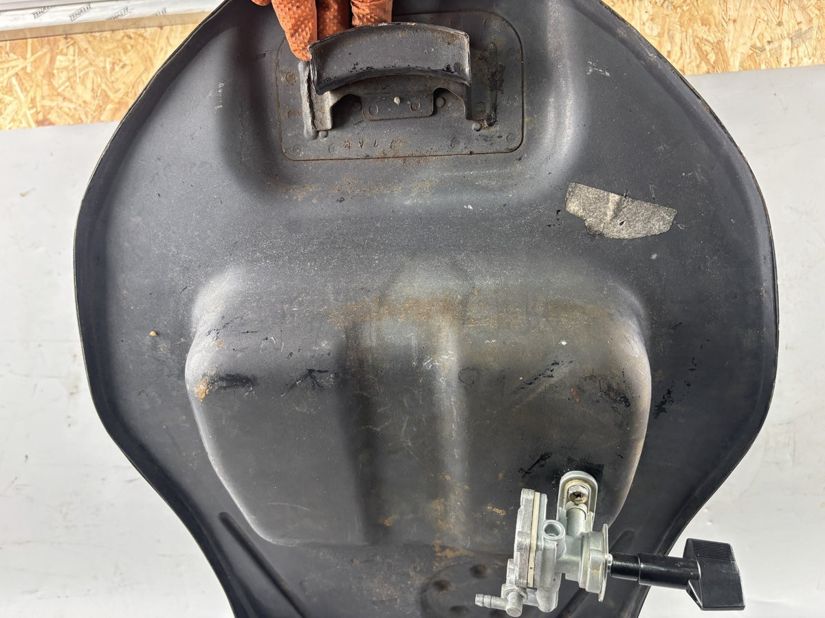 Suzuki GSF600 GN77B Tank Benzintank Fuel Gas Gasoline Kraftstofftank Treibstoff
