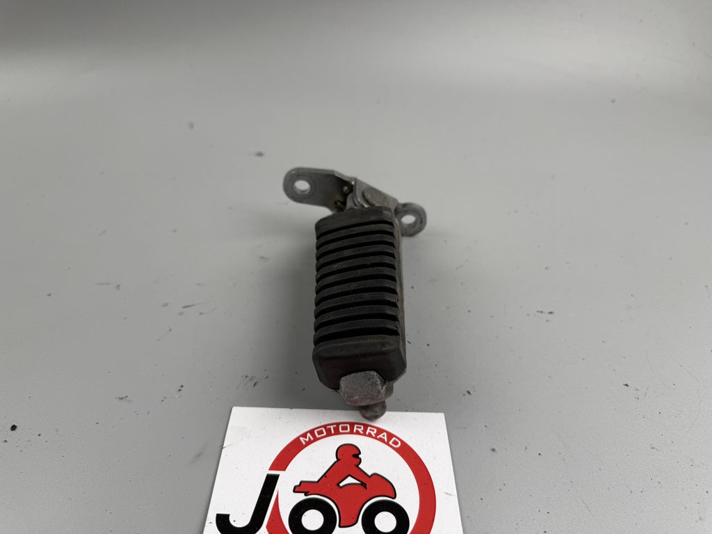 Kawasaki GPZ 900 R ZX 900 A Ninja Fußrasten Fußraste Steps Hanger vorne links