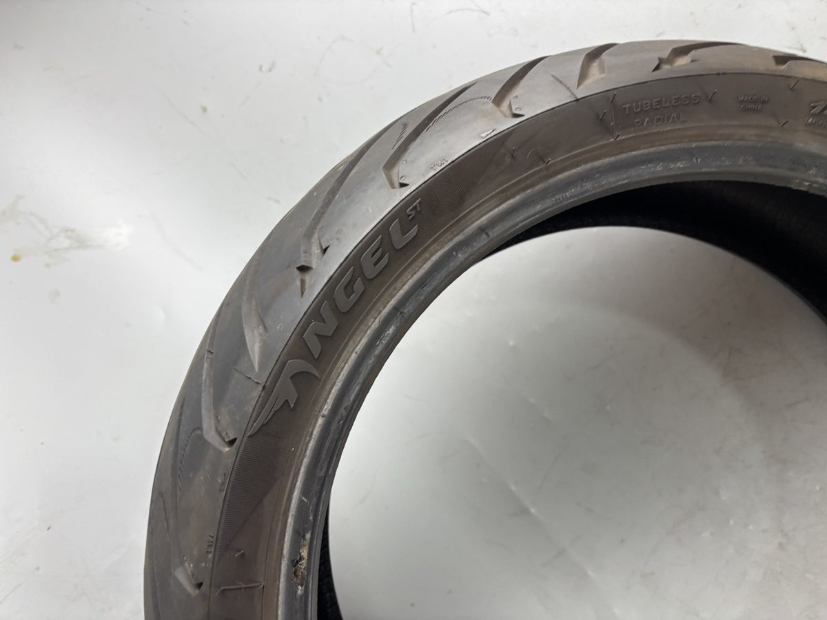 Motorrad Reifen Wheel 180/55 ZR17 Pirelli ANGEL ST DOT 35/2022 5,35mm