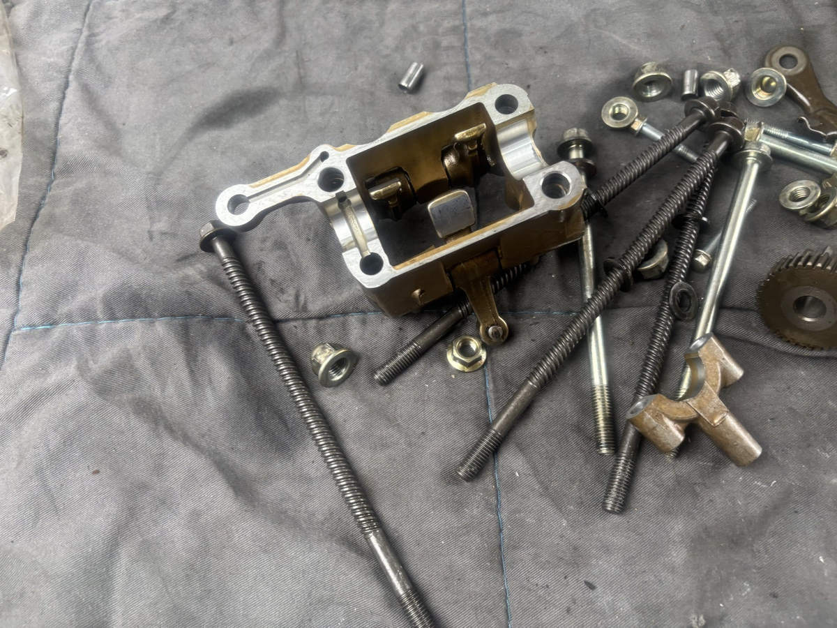 Honda Transalp XL 600 V PD06 Nockenwellen Halterung Holder Motor Engine