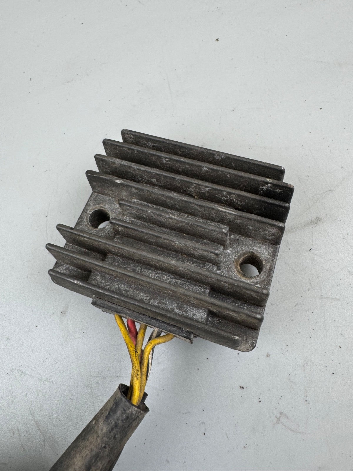 Suzuki DR 125 SF44A Regler Spannungsregler Gleichrichter Laderegler