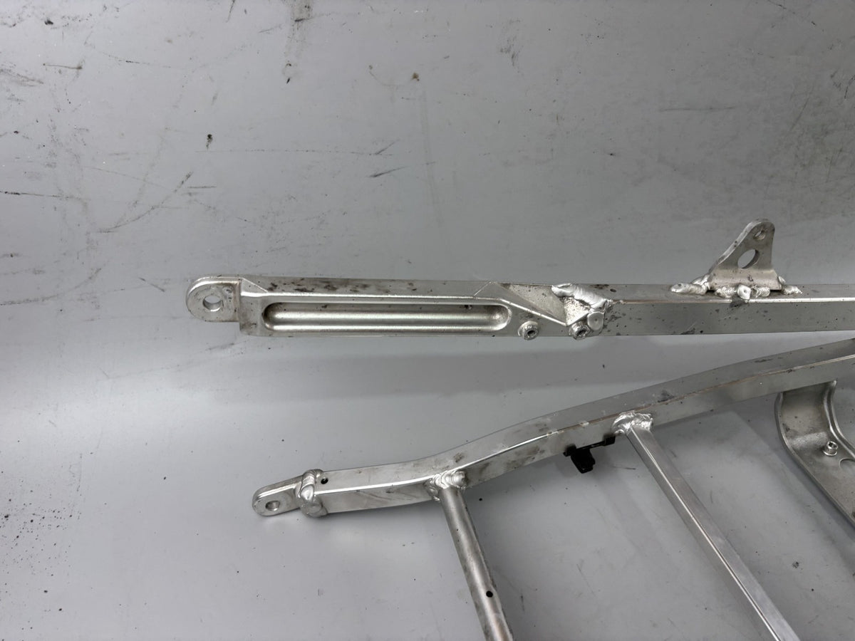 Suzuki GSX-R 1100 W GU75C Heckrahmen Frame Verbindung