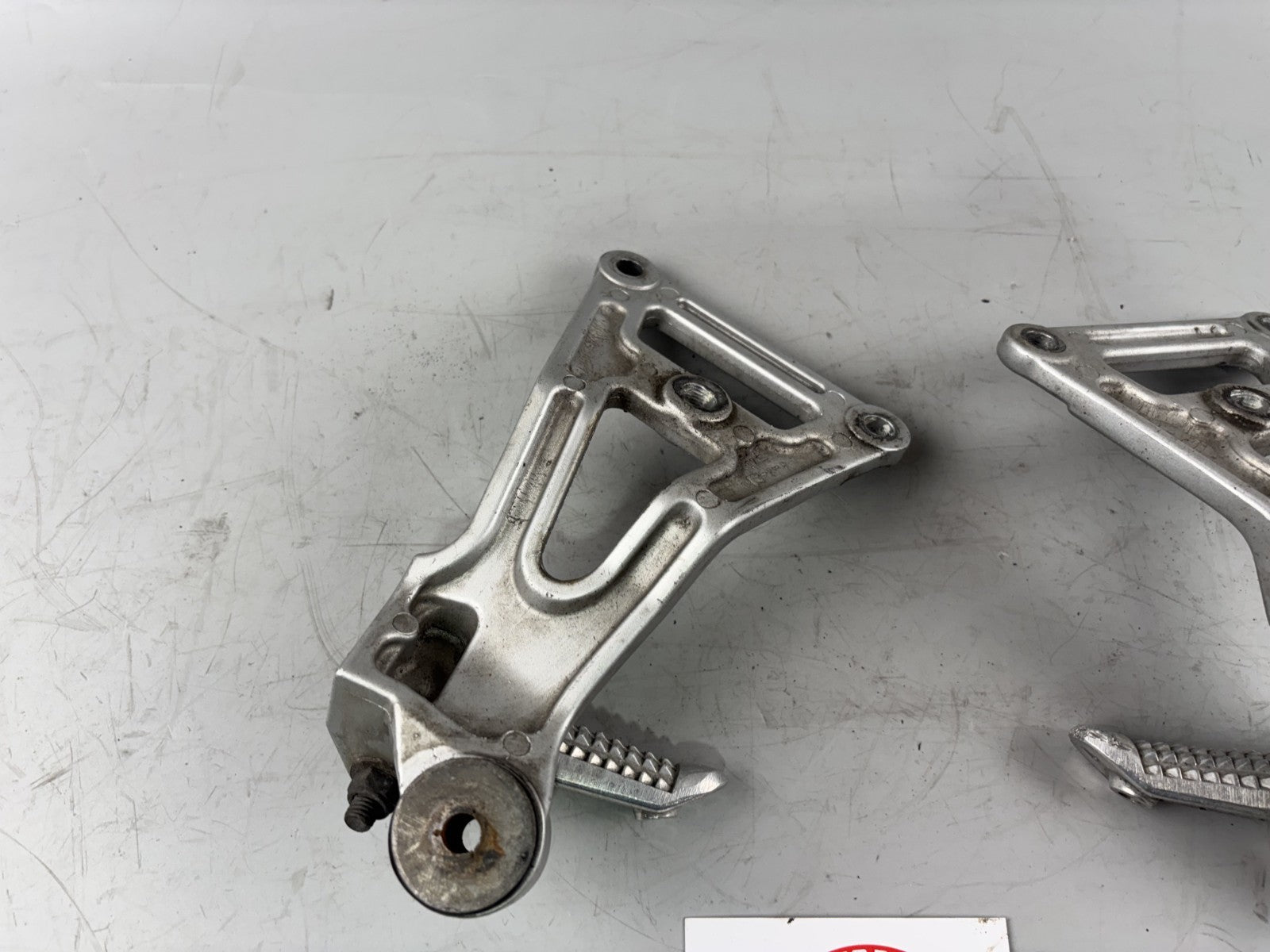 Suzuki GSX-R 750 W GR7BB Soziusfußrasten Beifahrer Fußrastee Foot Hanger Step